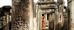 angkor-ruins-doors-perspective